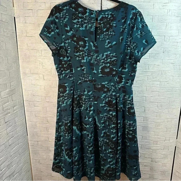 Torrid aqua & black Floral Cut out sleeve lined, dress feminine fit & flare - Picture 4 of 12